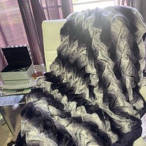 ZGALLERIE Purple Throw